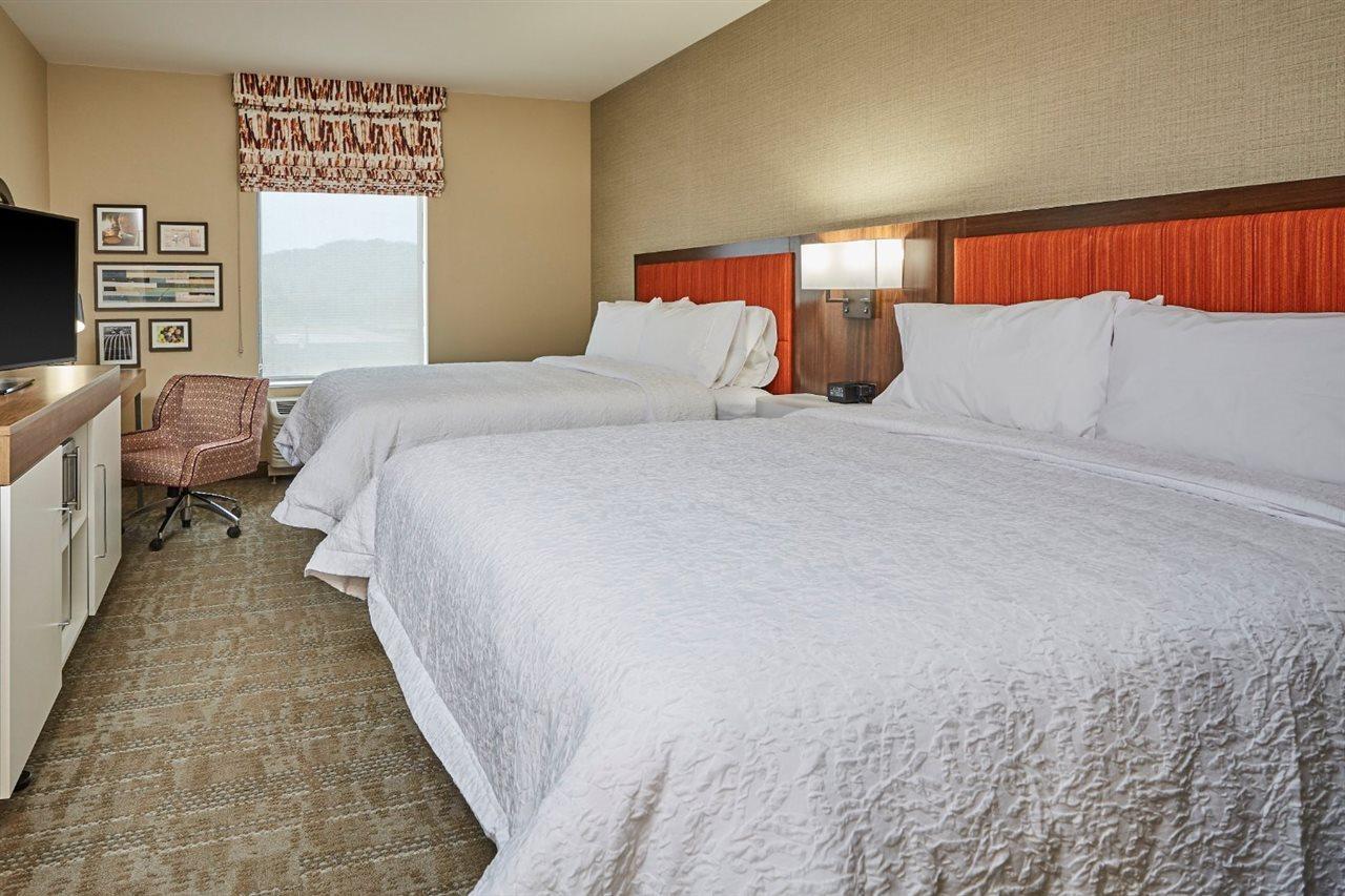 Hampton Inn & Suites Роузберг Экстерьер фото