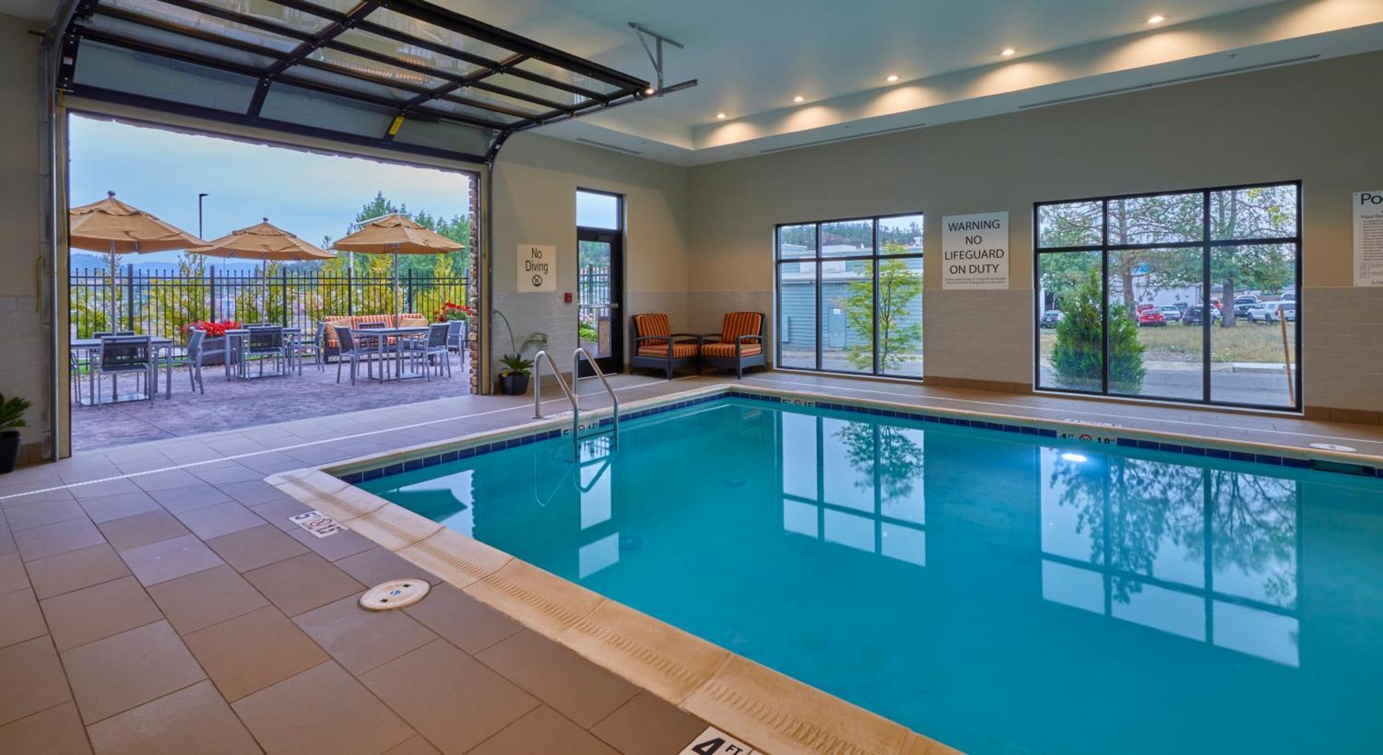 Hampton Inn & Suites Роузберг Экстерьер фото