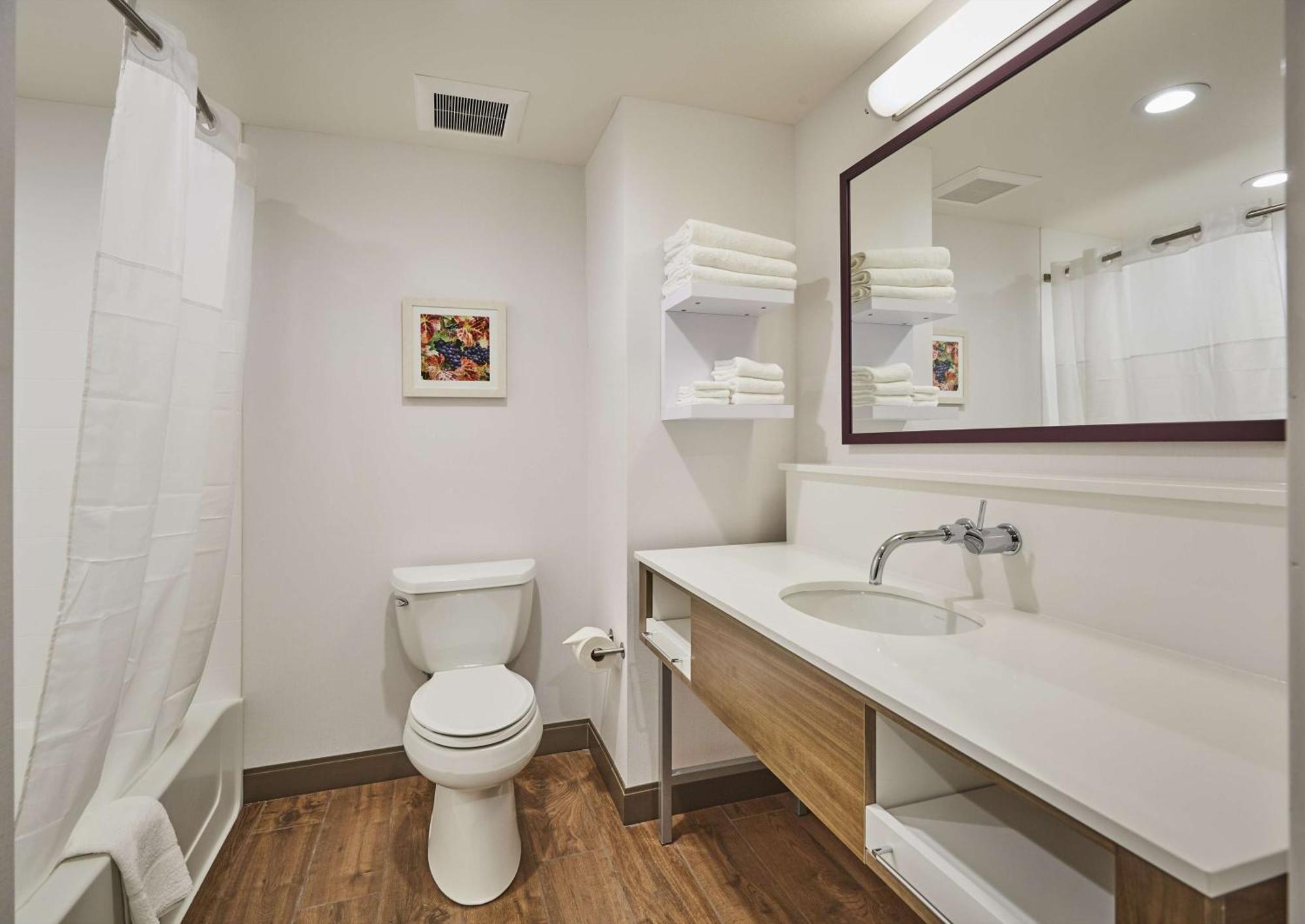 Hampton Inn & Suites Роузберг Экстерьер фото