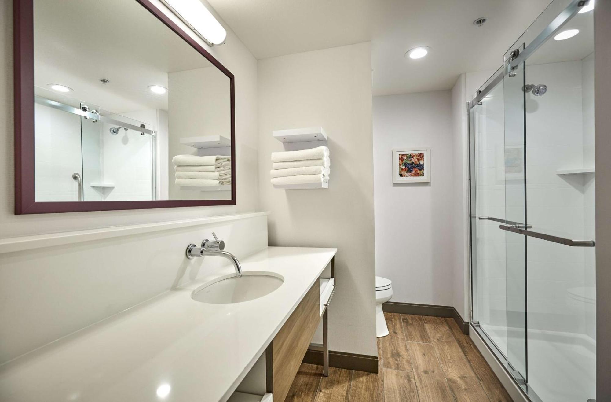 Hampton Inn & Suites Роузберг Экстерьер фото