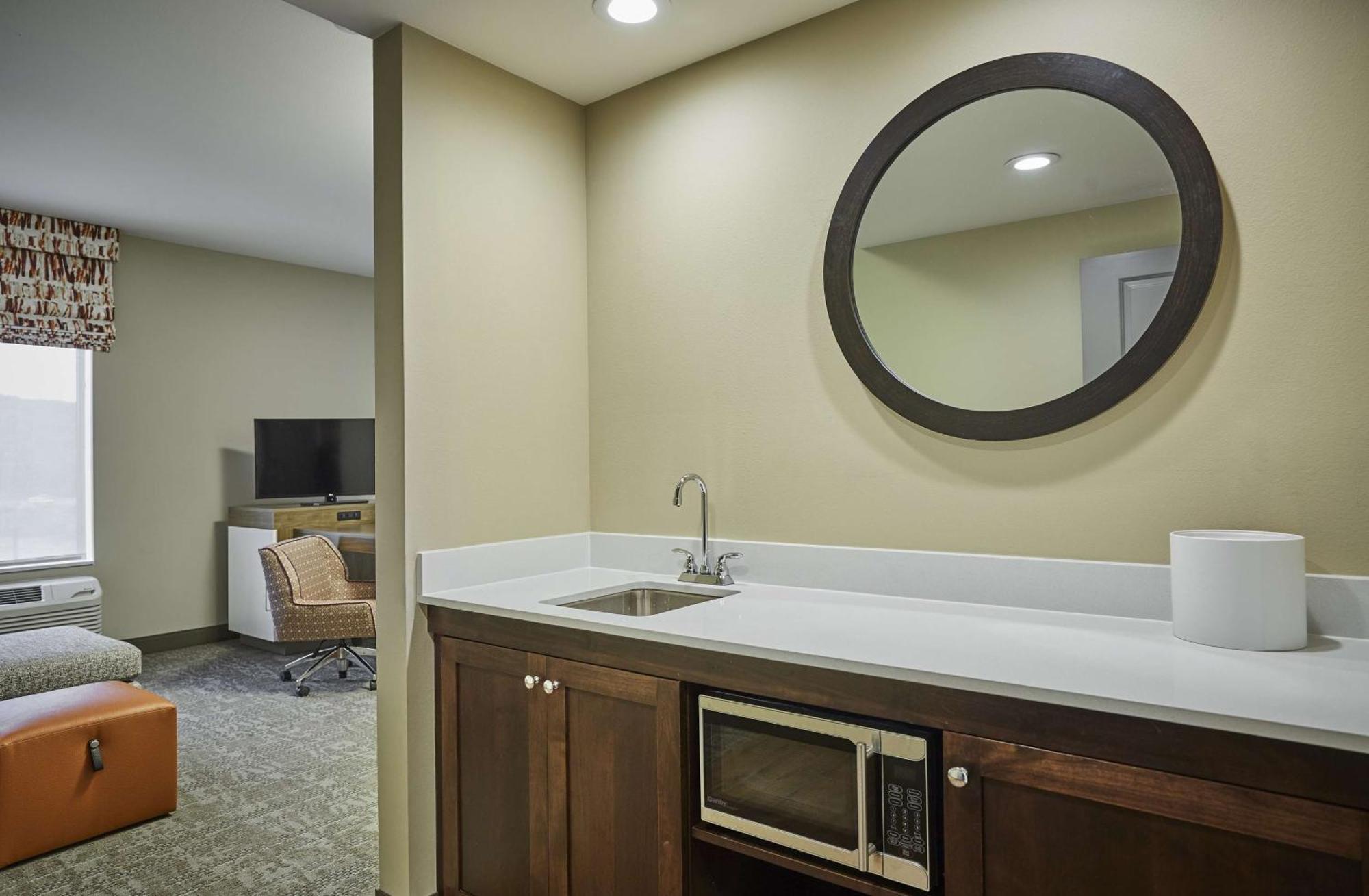 Hampton Inn & Suites Роузберг Экстерьер фото