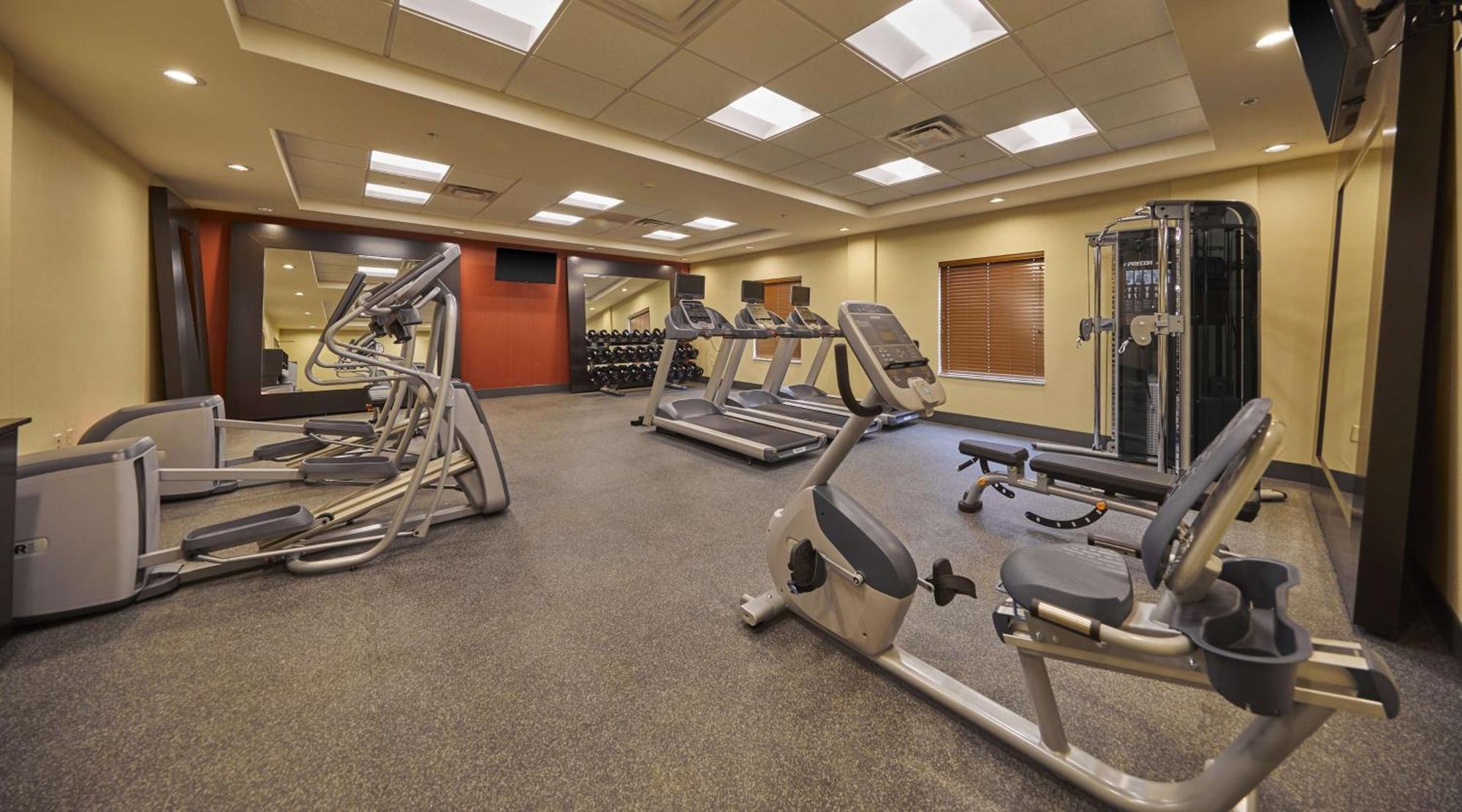 Hampton Inn & Suites Роузберг Экстерьер фото
