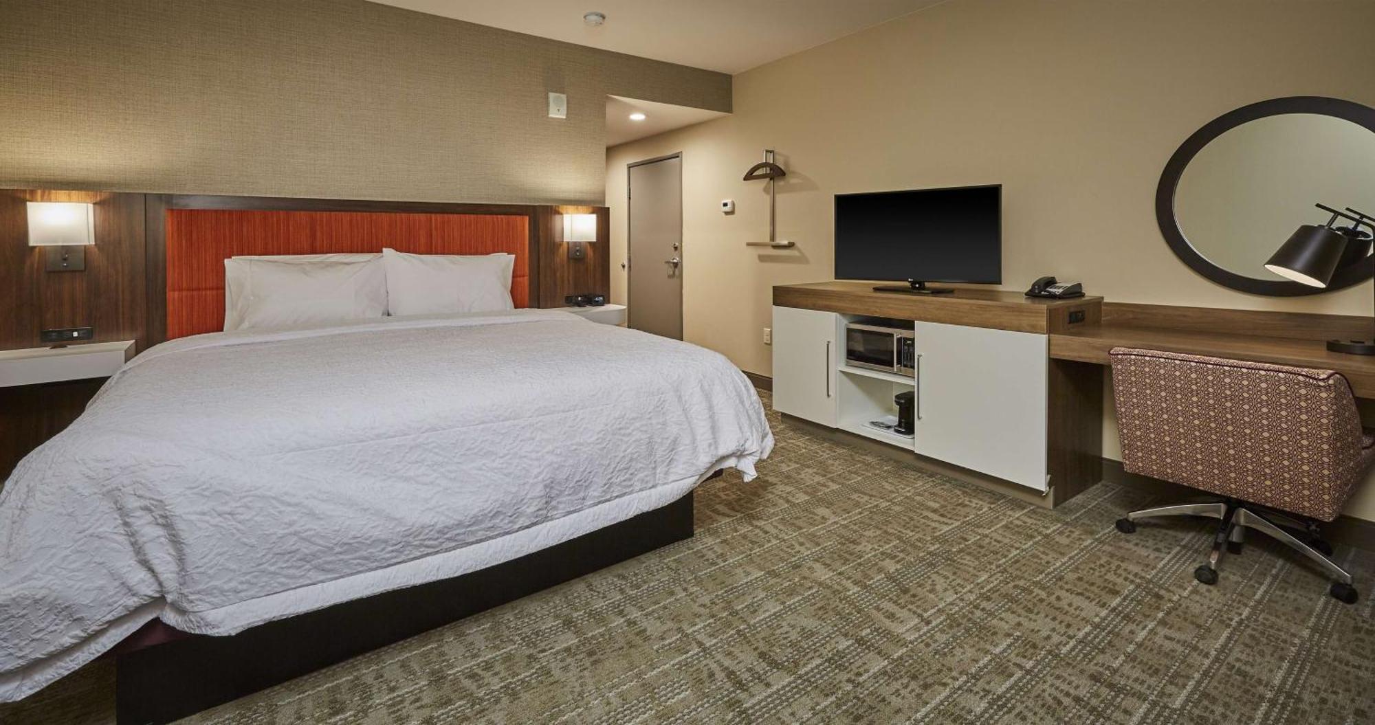 Hampton Inn & Suites Роузберг Экстерьер фото