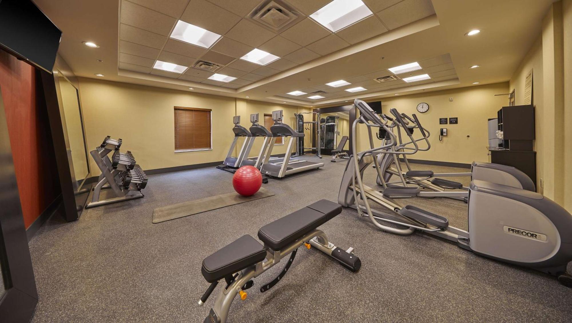 Hampton Inn & Suites Роузберг Экстерьер фото