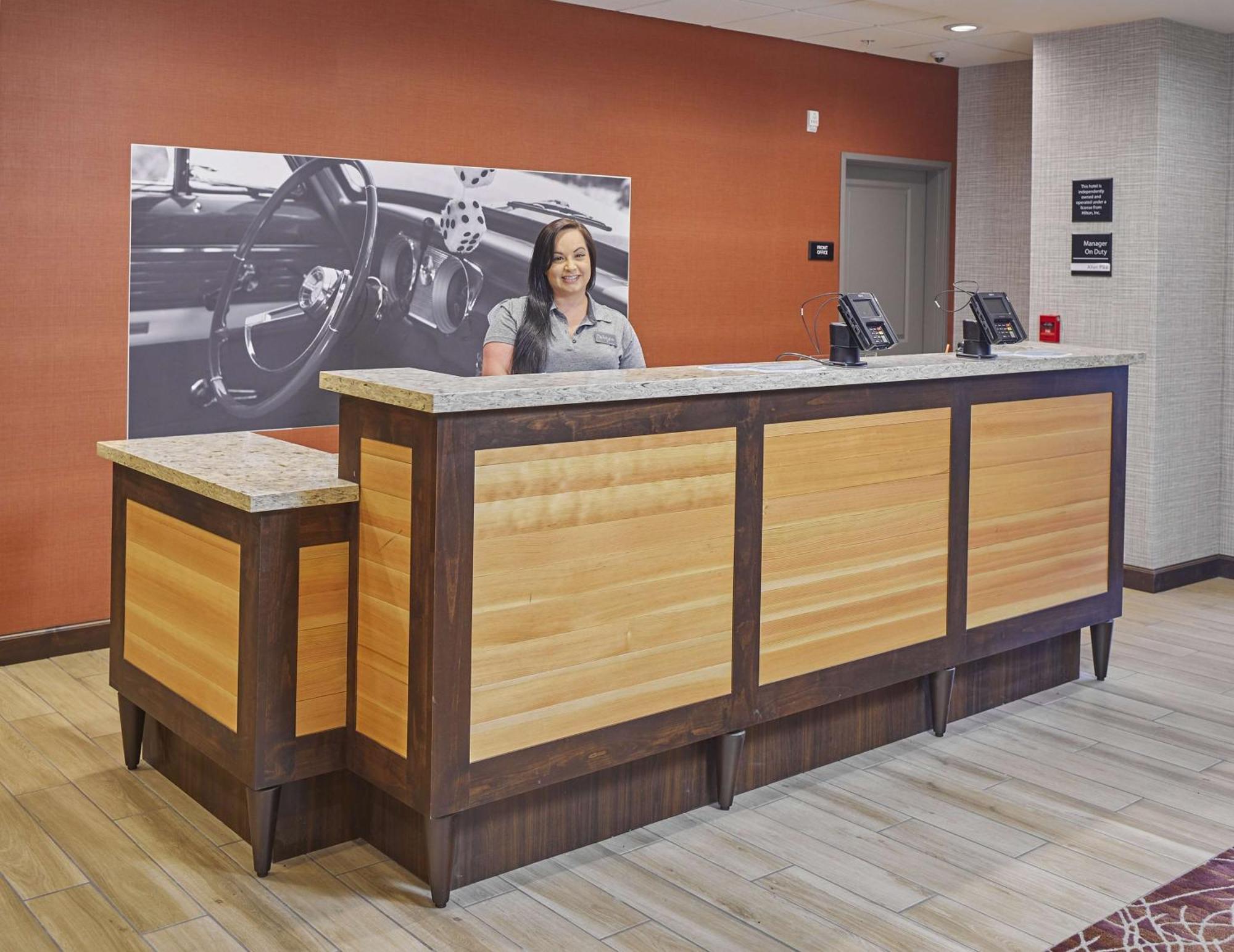 Hampton Inn & Suites Роузберг Экстерьер фото